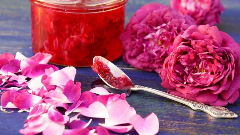Dulceata de trandafiri – cea mai parfumata si aromata reteta de dulceata