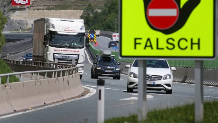 Italia va da în judecată Austria pentru blocarea camioanelor sale de marfă