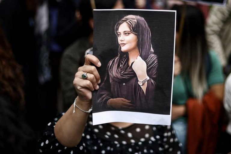 Închisoare și amenzi pentru femeile din Iran care încalcă acest cod vestimentar