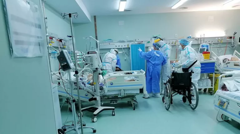Patru medicii vizați de ancheta de corupție de la « Marius Nasta » din București