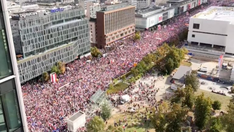 Miting de amploare al opoziției în Varșovia