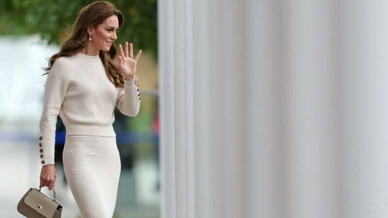 Kate Middleton cu o tinuta creata la Piatra Neamt 