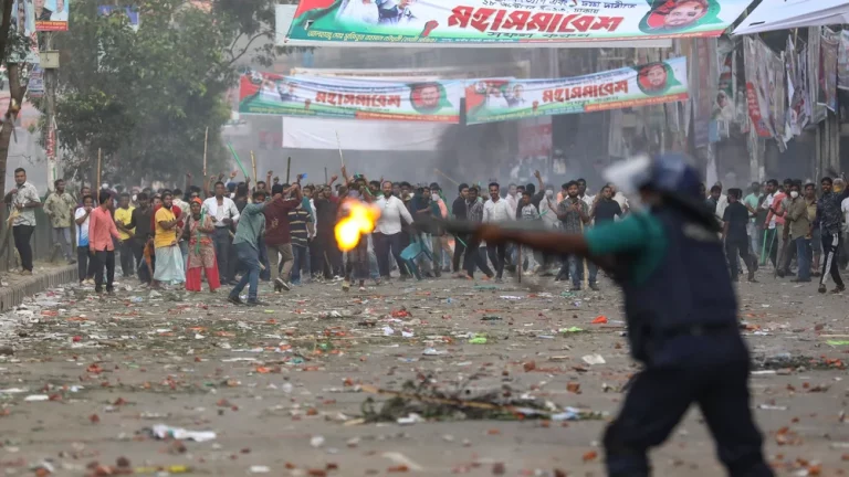 Sute de fabrici de confecţii din Bangladesh închise